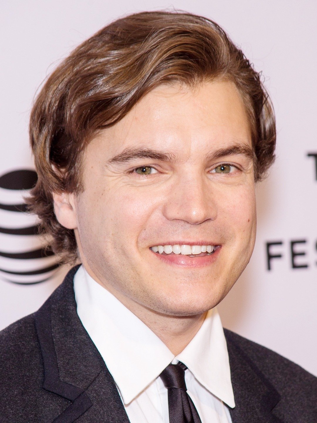 How tall is Emile Hirsch?
